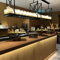 ゲストの控え室です。ここにドリンク、軽い料理等が並ぶようです