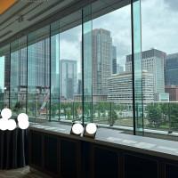 廊下から外が見えるタイプの会場の廊下からの景色です