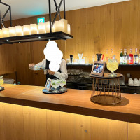 ゲストの控え室です。バーのようになっていました。