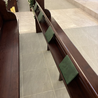 式場に小さな小物置きがあります。