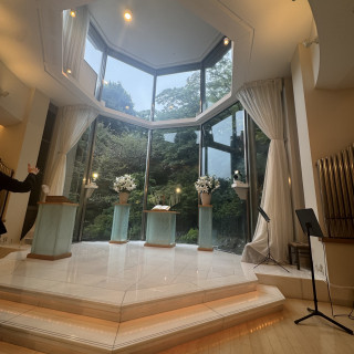 滝が見えますが最前列のゲストしか見えないと思いました。