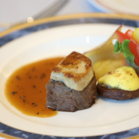 国産牛フィレ肉とフォアグラトリュフソース