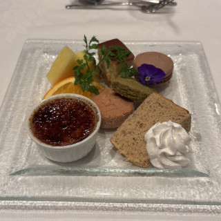 ケーキの盛り合わせ　さんぴん茶のシフォンケーキ