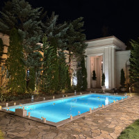 夜のホワイトハウスのガーデン