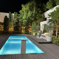 夜のヴィクトリアハウスのガーデン