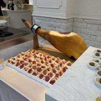 挙式後のお直しタイムで生ハムの原木が!