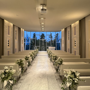 チャペル入場正面|776265さんのヒルサイドクラブ迎賓館（札幌）/テイクアンドギヴ・ニーズウェディングの写真(2569833)