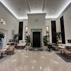 ロビー入口|776265さんのヒルサイドクラブ迎賓館(札幌)/テイクアンドギヴ・ニーズウェディングの写真(2569784)