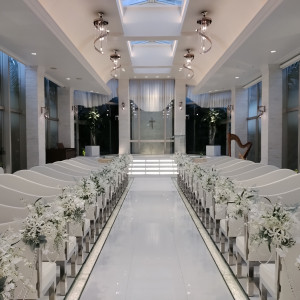 白基調の挙式会場|776280さんのアルカンシエル南青山(アルカンシエルグループ)の写真(2563933)