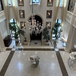 ロビー（上から）|776355さんの山手迎賓館（神戸）/テイクアンドギヴ・ニーズウェディングの写真(2574783)