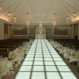 窓がなく天候に左右されないチャペル|776360さんのアルカンシエル luxe mariage 名古屋(アルカンシエルグループ)の写真(2564363)