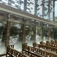 自然光が入る素敵なチャペルです