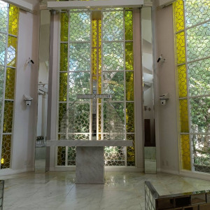 チャペルの内面。木漏れ日の中で指輪の交換。|776403さんのSHIROYAMA HOTEL kagoshima(城山ホテル鹿児島)の写真(2564734)