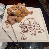 新郎新婦が考えたテーマに沿ったデザートビュッフェ