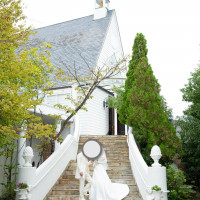 挙式からガーデンへ下りる階段です