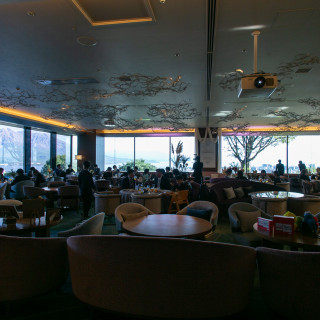 披露宴会場(カーテン開き)