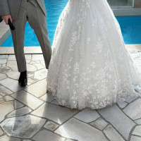 ガーデンは光が入り、チャペルの周りに水もあり綺麗だった。