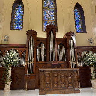 木目調の挙式会場。