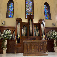 木目調の挙式会場。