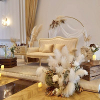 予算内で素敵な装花にしてくださいました。小物は持ち込みました