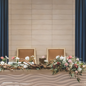 メインテーブル装花 追加料金なしです|776485さんのTHE SURF OCEAN TERRACE(ザ・サーフ オーシャンテラス)の写真(2565510)