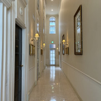 チャペルから披露宴会場に移動する際に通る廊下です