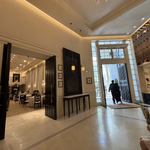 ウェルカムスペースはここに映っているテーブルが使えます|776490さんの山手迎賓館/テイクアンドギヴ・ニーズウェディングの写真(2565545)