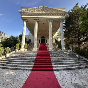 大階段|776501さんのアーククラブ迎賓館(福山)/テイクアンドギヴ・ニーズウェディングの写真(2565579)