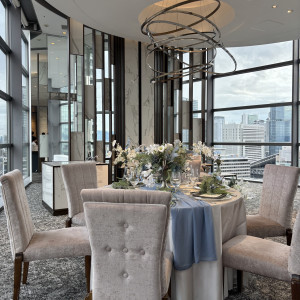 テーブルから見たソファー側の写真|776503さんのアルモニーアンブラッセ ウェディングホテル/テイクアンドギヴ・ニーズウェディングの写真(2565572)