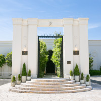 門を入ってすぐからかなり存在感のある入口