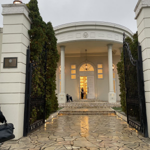 入り口は豪華な印象です|776549さんのアーククラブ迎賓館（郡山）/テイクアンドギヴ・ニーズウェディングの写真(2565980)