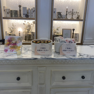 受付横に持ち込みで用意した品を置かせていただきました|776549さんのアーククラブ迎賓館（郡山）/テイクアンドギヴ・ニーズウェディングの写真(2565981)