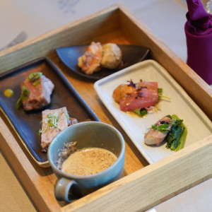 木の箱に入った珍しい前菜。自分のペースで食べられるから嬉しい|776583さんのときわ邸 M-GARDENの写真(2566316)