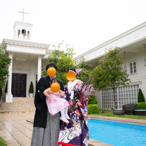 自然豊かなガーデンにて写真撮影|776623さんのアクアガーデン迎賓館（沼津）/テイクアンドギヴ・ニーズウェディングの写真(2566433)