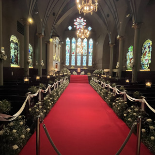 ステンドグラスが素敵な教会です。