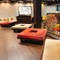 ゲスト待合室はモダンな雰囲気で広々としていました。