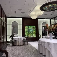 レイアウトを変えると挙式会場になる。