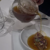 サービスで出たフォアグラのスープ