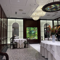 レイアウトを変えると挙式会場になる。