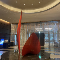 和モダンな雰囲気で、和装・洋装ともに映えるロビー