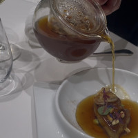 サービスで出たフォアグラのスープ