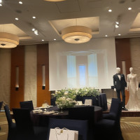 窓を閉めたバージョンの披露宴会場