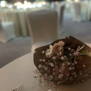 好きな花をセレクトできるブーケのプレゼント|776666さんのフォーシーズンズホテル東京大手町の写真(2575930)