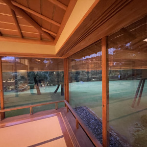 壺中庵。庭園から新郎新婦の入場も可能。|776666さんの八芳園の写真(2566787)