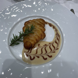 甘鯛のポワレジャガイモのクリスティヤン　ウロコ仕立て|776666さんのメゾン ポール・ボキューズ(ひらまつウエディング)の写真(2571246)