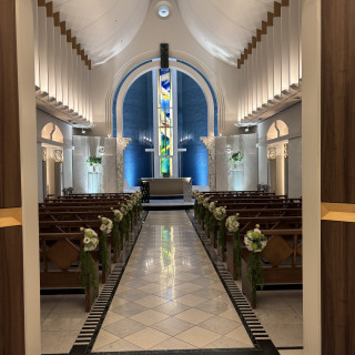 正面がブルーでドレスが映えそう