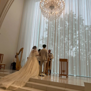 シャンデリアが大きいチャペルでカーテンあきます！