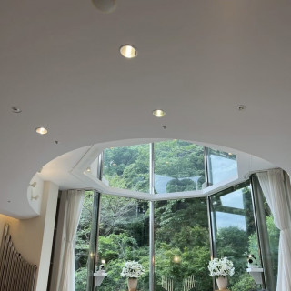 チャペル ルミエール。庭園が目の前にあるのが素敵です。