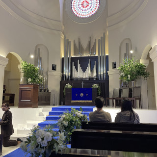 青いカーペットが素敵です。ムービーの演出もできます。