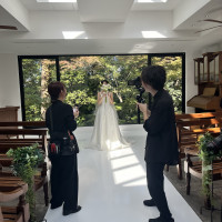 式場の窓から見える緑がすごく綺麗でした。